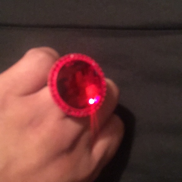 Beautiful ring - Picture 2 of 8